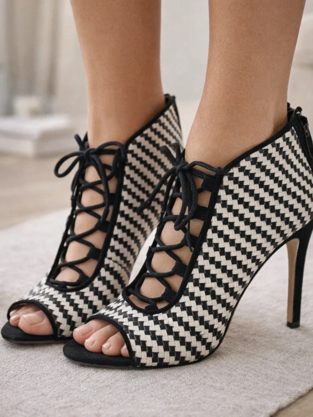 ZARA BASIC COLLECTION Black and White Woven Lace-Up Stiletto Heels (39)